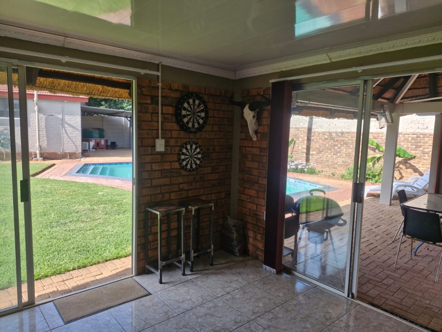 To Let 3 Bedroom Property for Rent in Flamwood North West